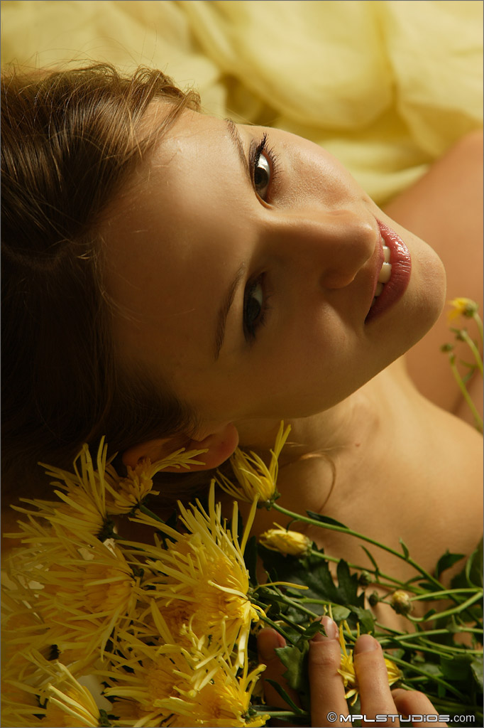 Photo #4 of Alisa posing in Sanctum 2