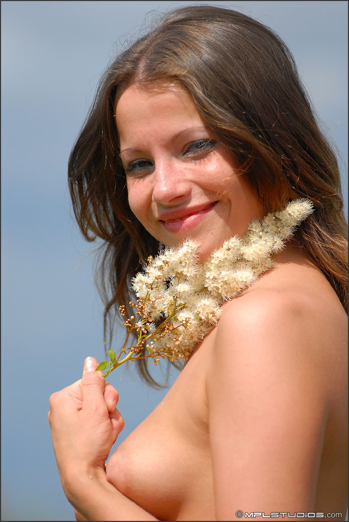Photo #4 of Angelie posing in Wide Open