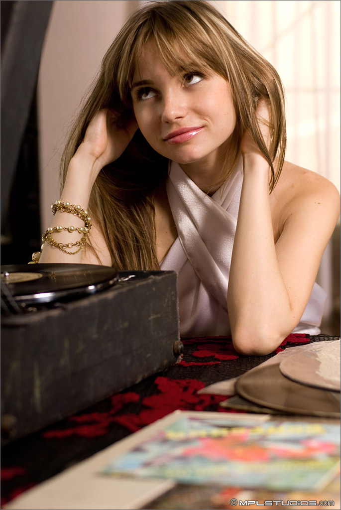 Photo #1 of Anya posing in Sweet Music