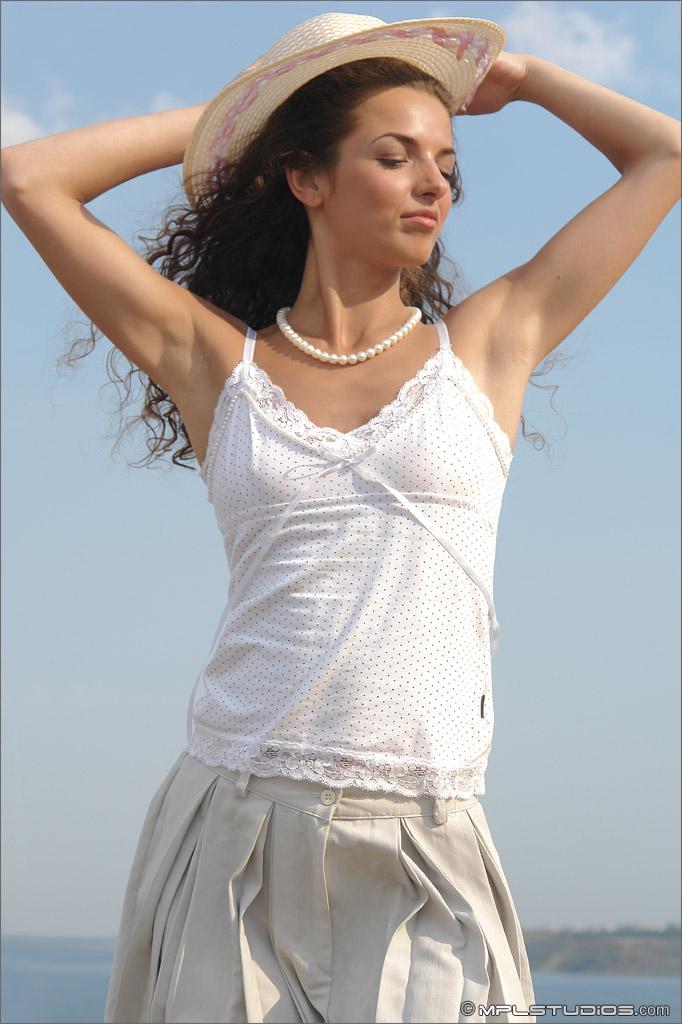 Photo #1 of Kyla posing in Sage