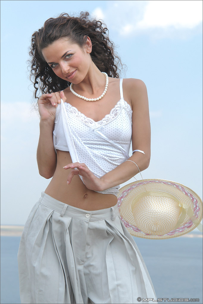 Photo #2 of Kyla posing in Sage