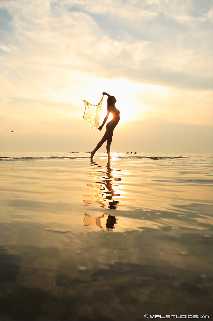 Photo #2 of Nata posing in Birds in Paradise