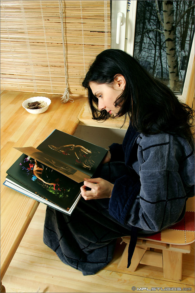 Photo #5 of Sonya posing in Shoot Day: Behind the Scenes