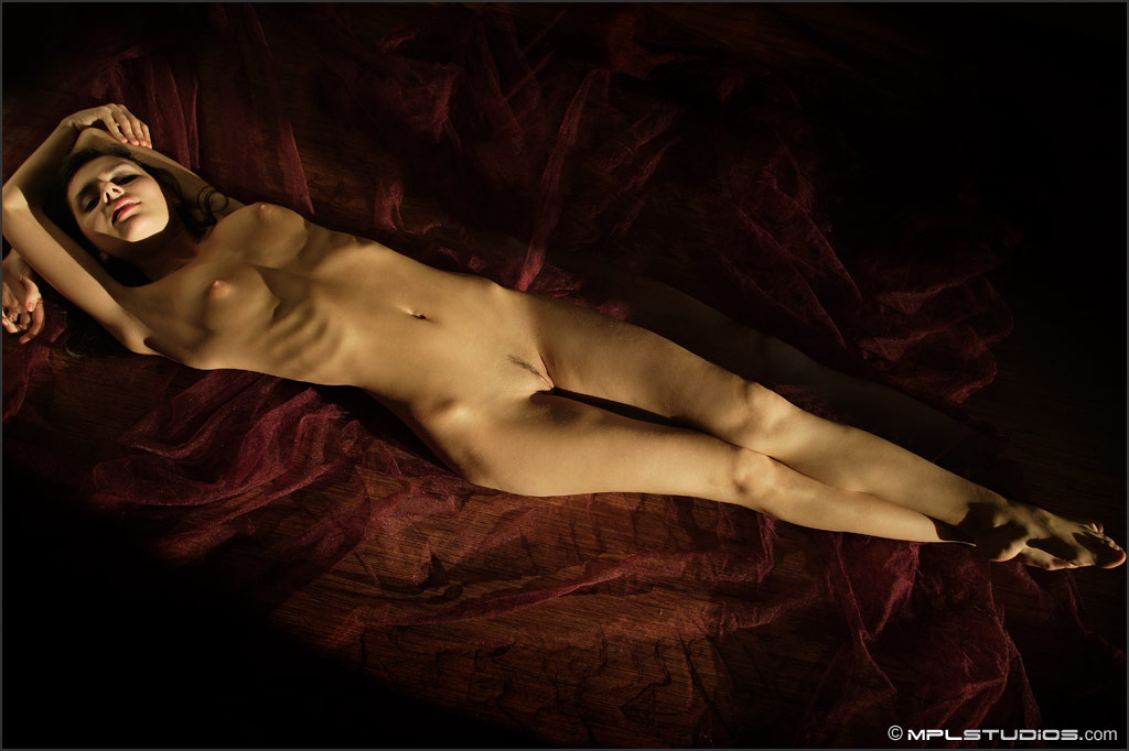 Photo #1 of Sonya posing in Lucid