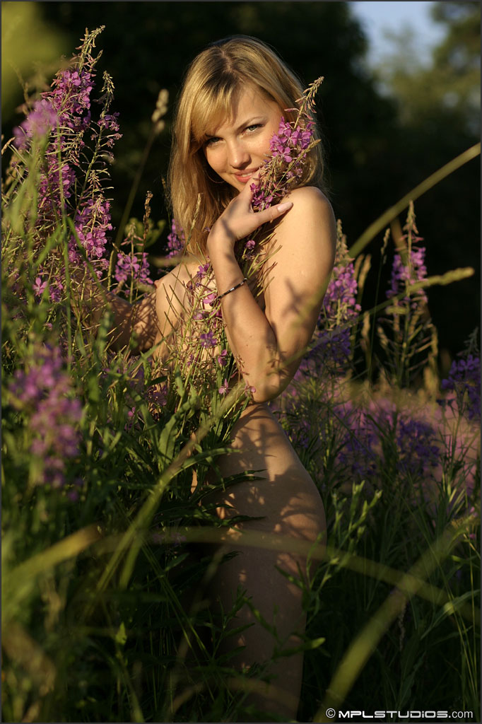 Photo #2 of Svetlana posing in Lana