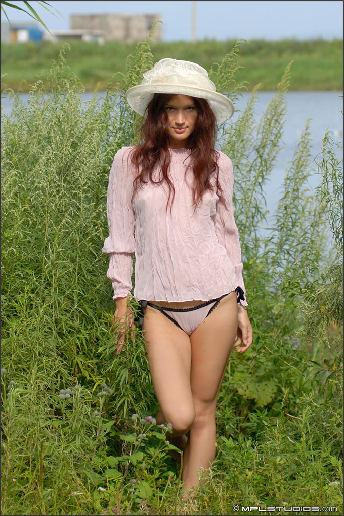 Photo #1 of Yalena posing in Delight