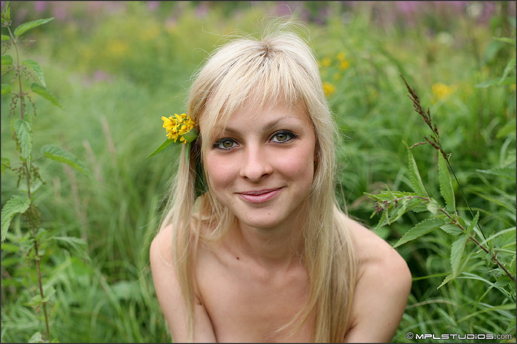 Photo #2 of Yana posing in Fresh