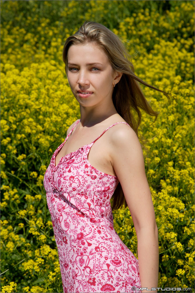 Photo #1 of Angelica posing in Fresh Flowers