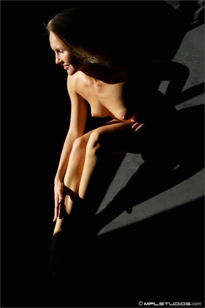 Photo #1 of Karine posing in Ebony 2