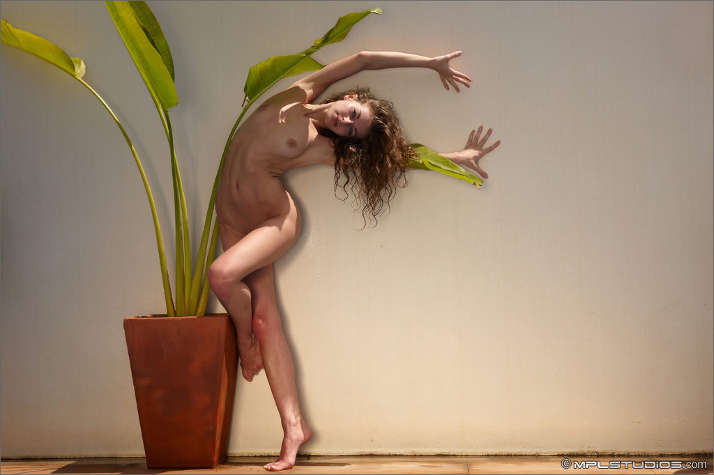 Photo #7 of Sasha posing in State of Mind