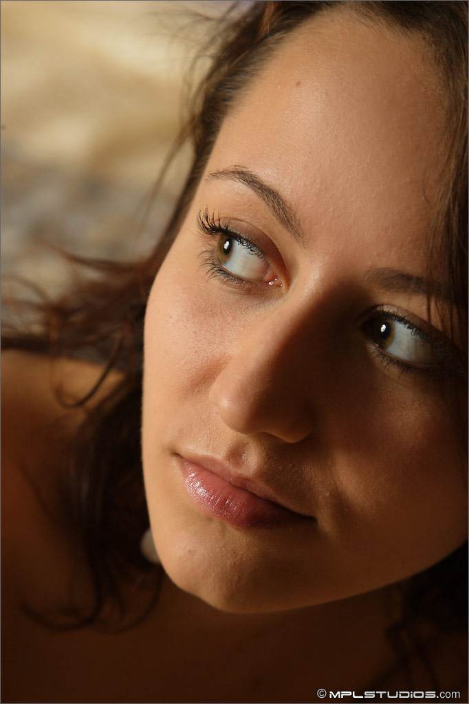 Photo #${i + 1} of Savina posing in Another World