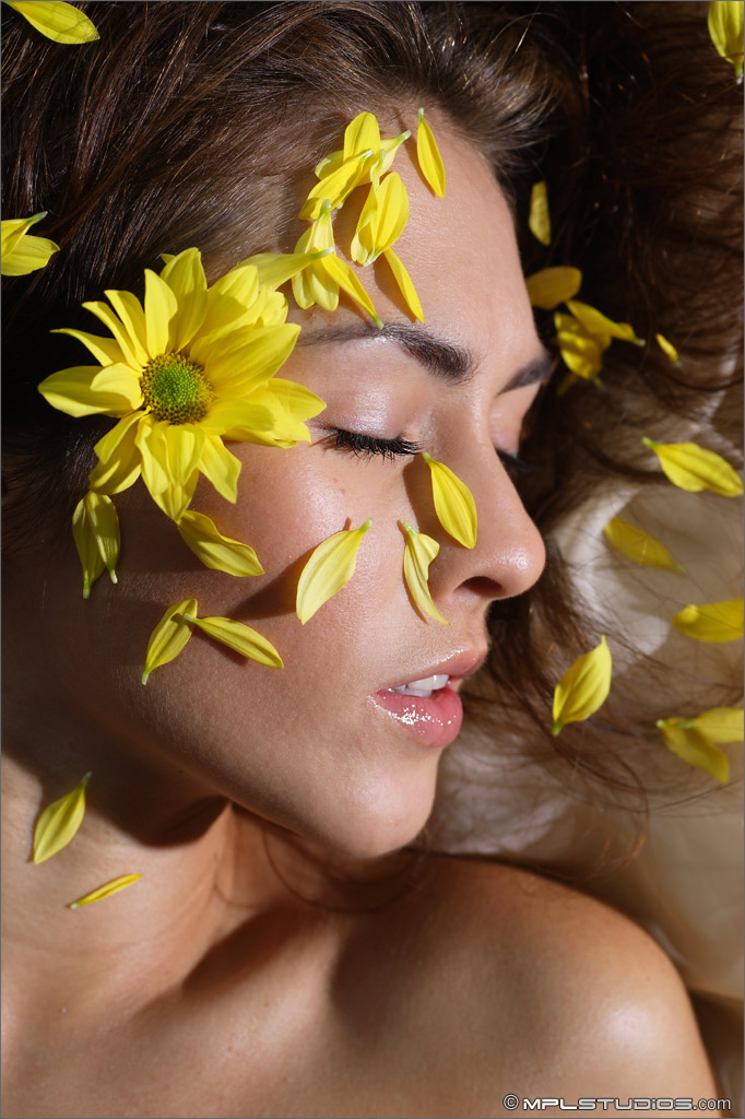 Photo #1 of Vanessa posing in Bodyscape: Flower Power