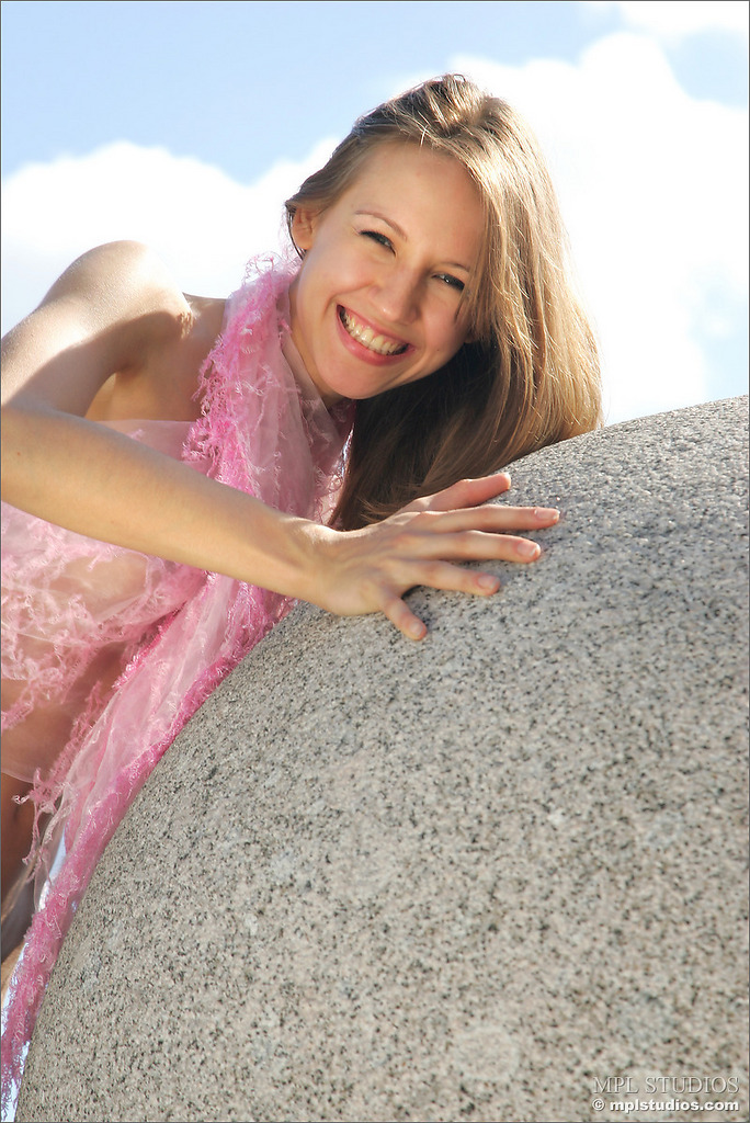 Photo #1 of Alisa posing in Heavenly Body