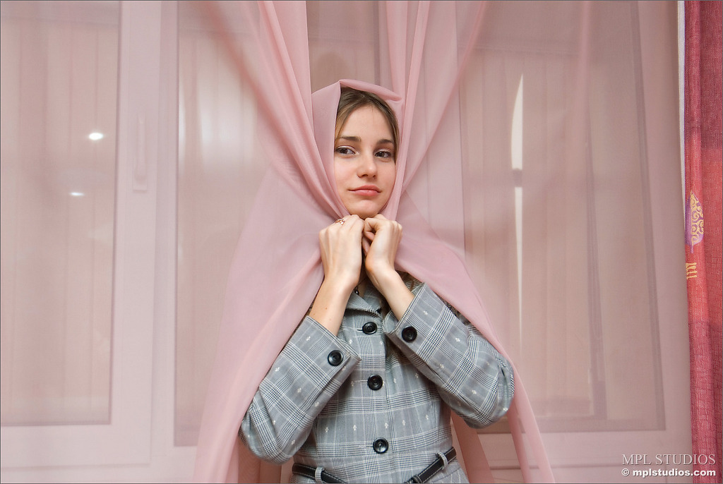 Photo #8 of Anya posing in Shoot Day: Behind the Scenes