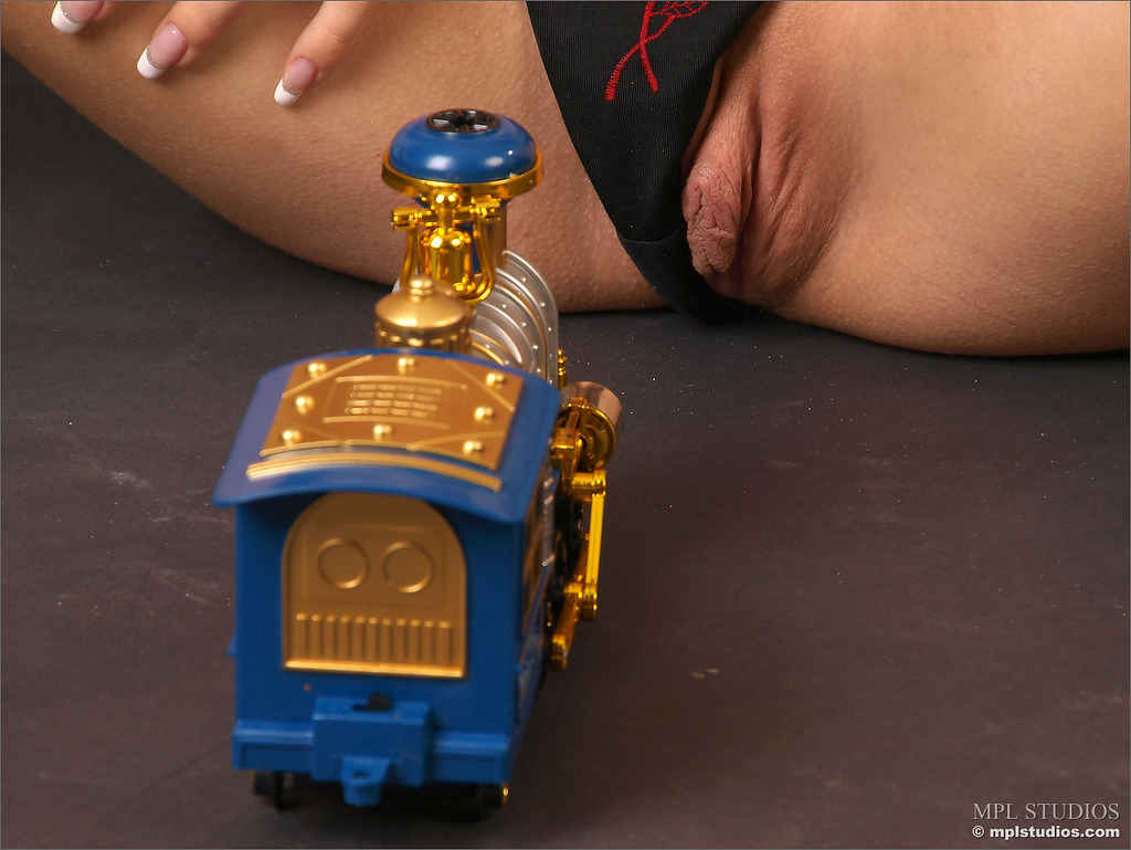 Photo #7 of Katia posing in Runaway Train