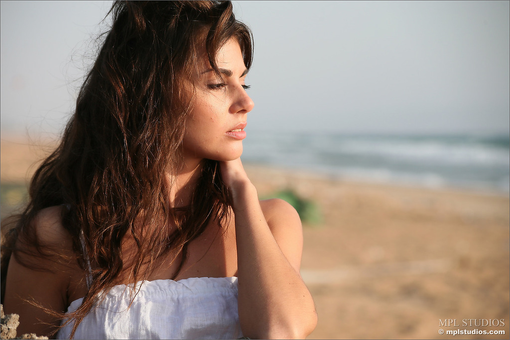 Photo #5 of Michelle posing in Meet Me in Anapa