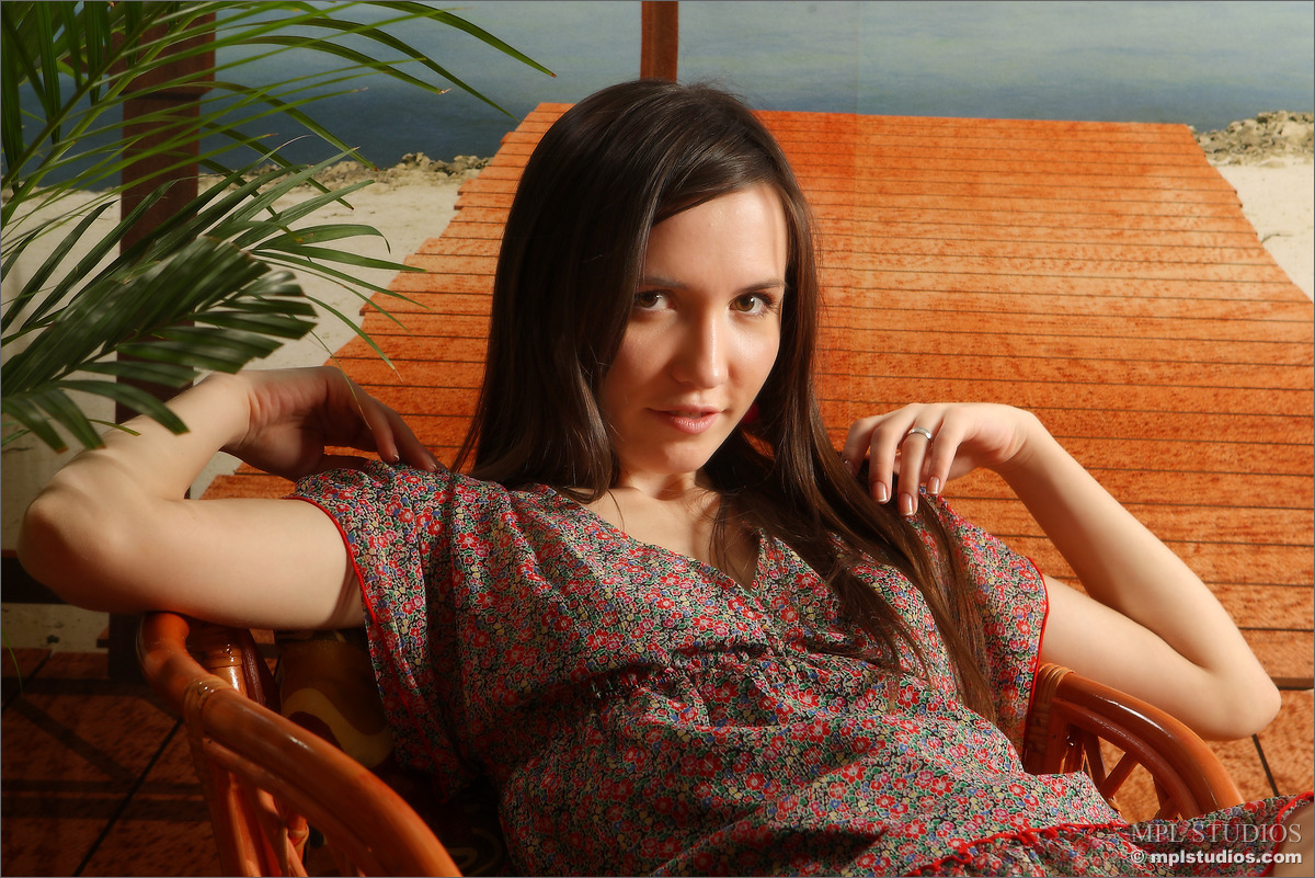 Photo #7 of Ania posing in Virtuality