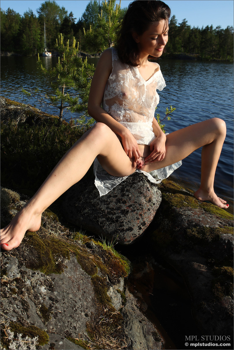 Photo #4 of Chloe posing in Haven