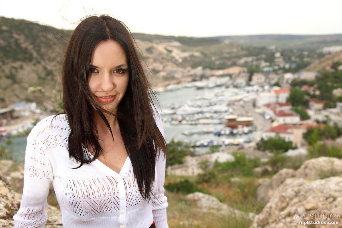 Photo #1 of Katia posing in Buried Treasure