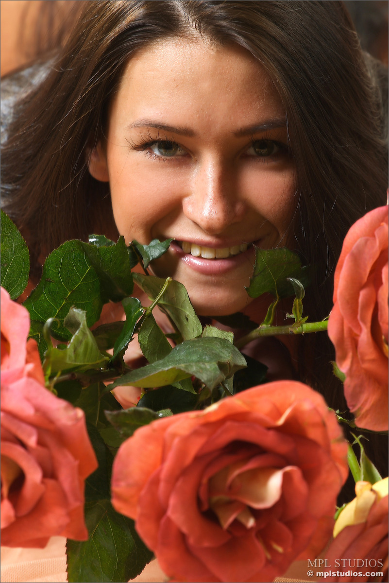 Photo #5 of Maria posing in Five Roses 2