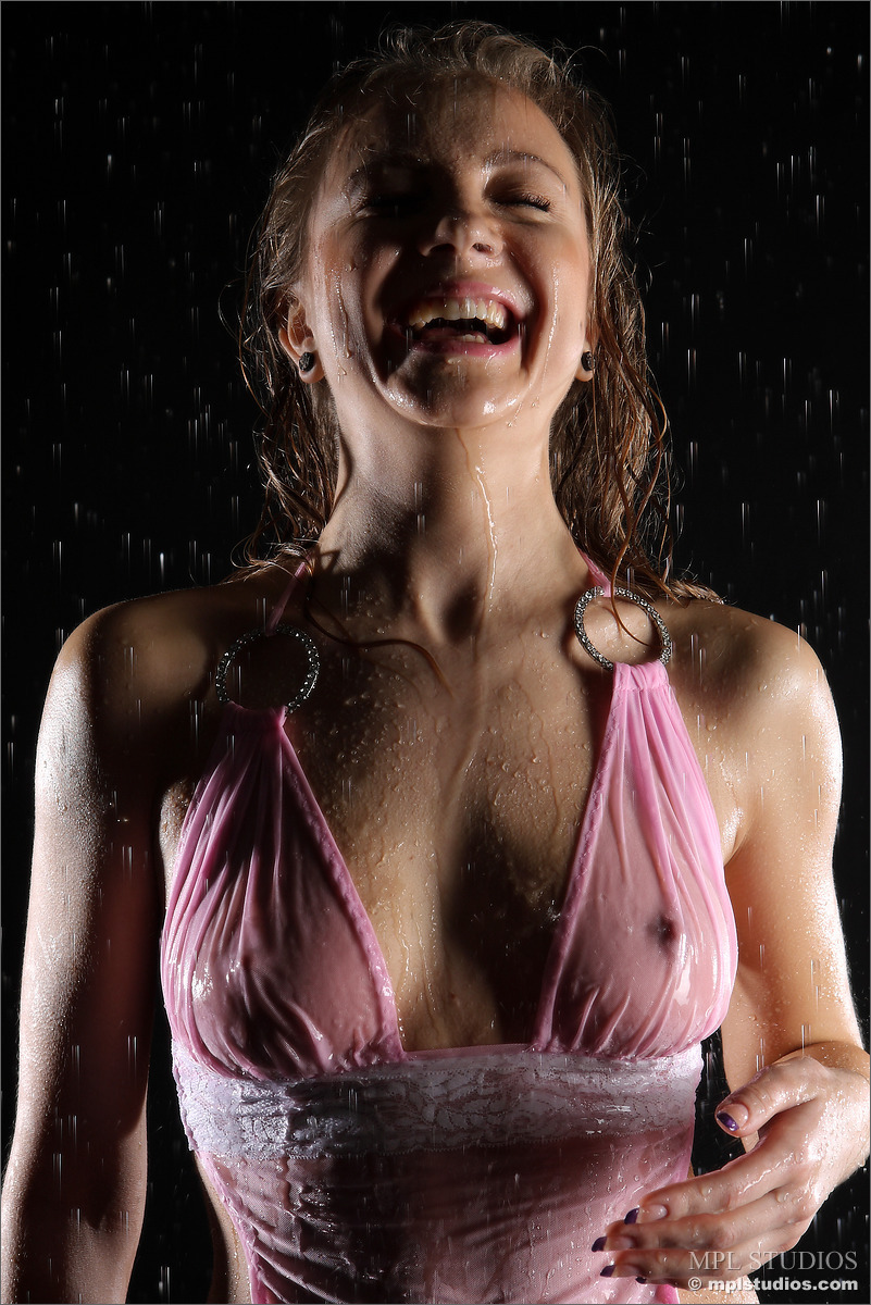 Photo #2 of Ophelia posing in April Showers