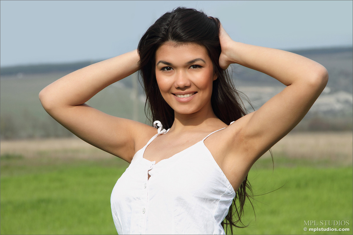 Photo #1 of Kiana posing in Fresh for Spring
