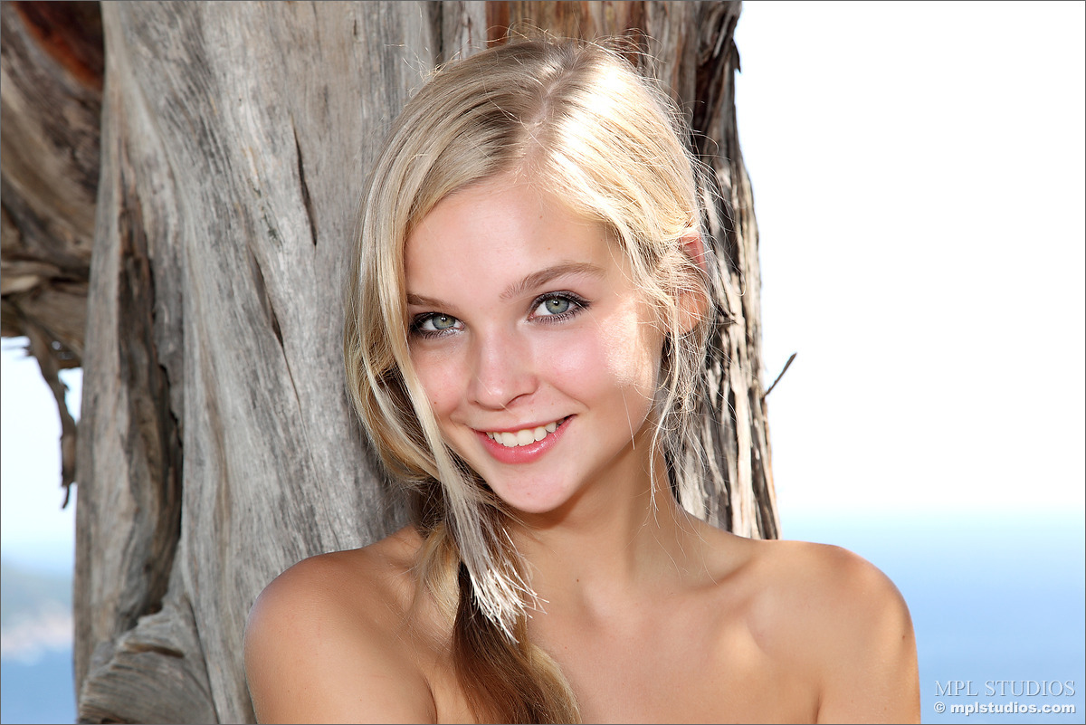 Photo #1 of Sienna posing in Easy to Love