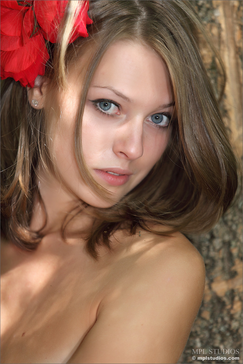 Photo #1 of Tamara posing in Magical