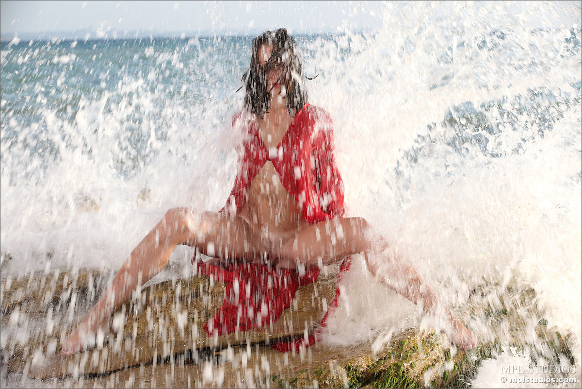 Photo #6 of Tamara posing in Wet & Wonderful