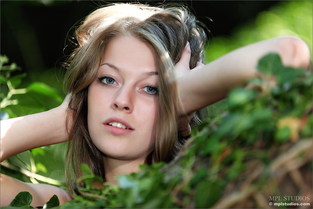Photo #4 of Tamara posing in Wild Ivy