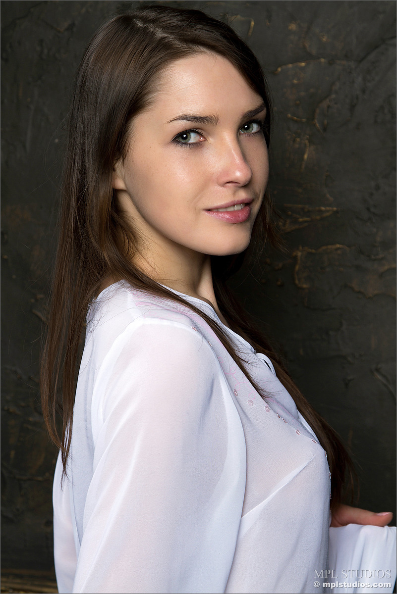 Photo #1 of Yulianna posing in Bravo!