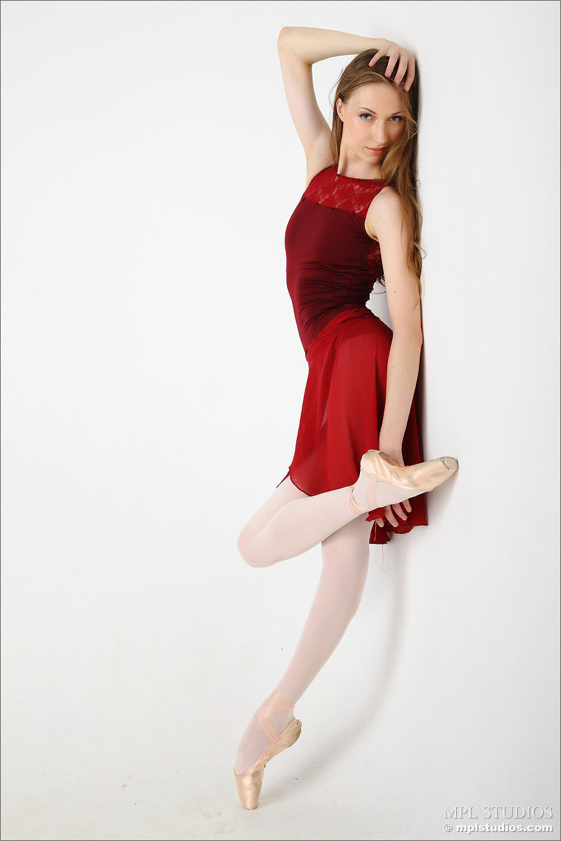 Photo #1 of Ira posing in Erotic Ballerina