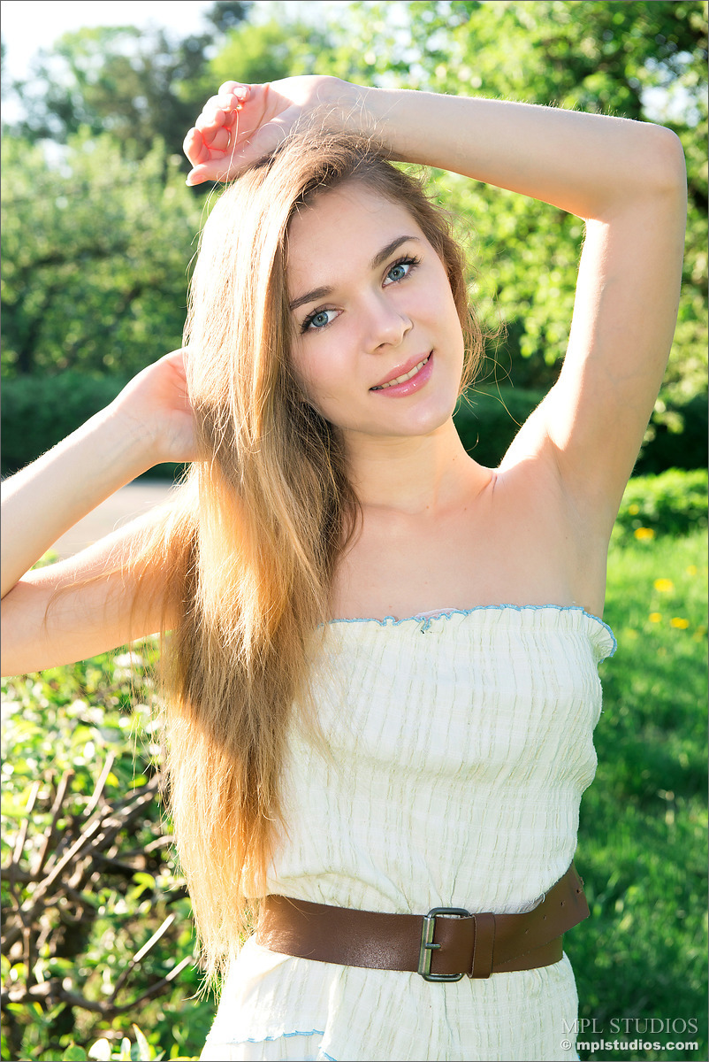 Photo #1 of Karissa Diamond posing in Summer Lovin