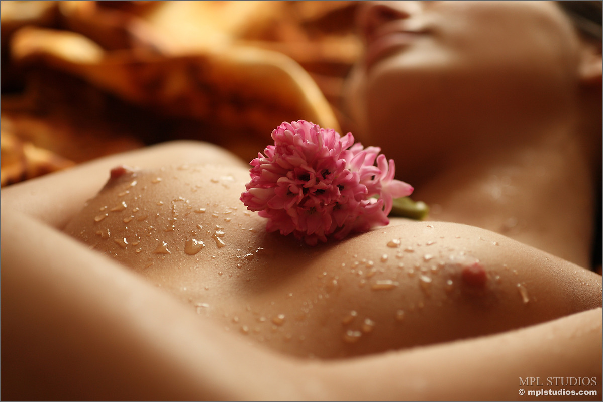 Photo #3 of Lidija posing in Bodyscape: Droplets