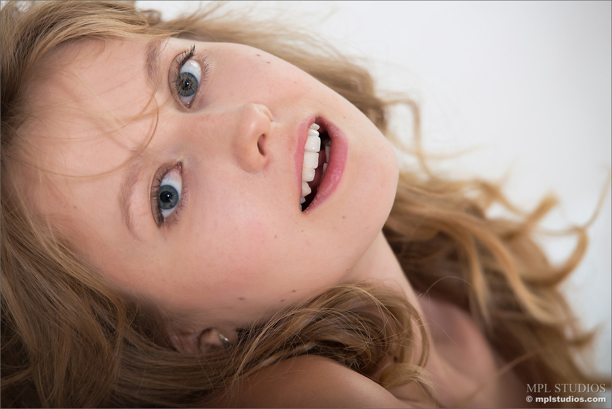 Photo #1 of Michaela posing in Light & Bright