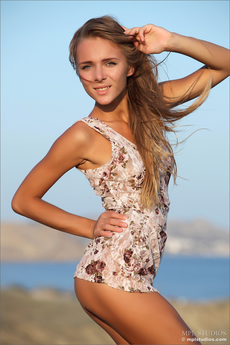 Photo #1 of Karissa Diamond posing in Glowing