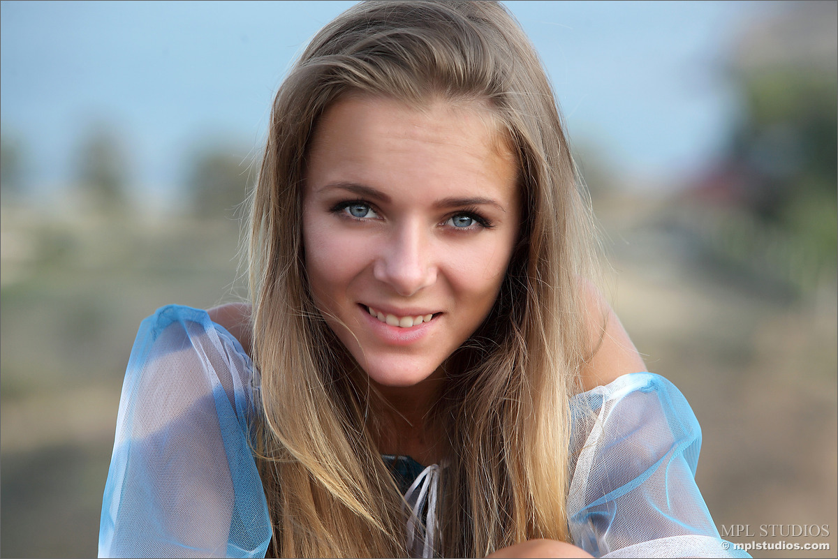 Photo #1 of Karissa Diamond posing in Laguna Hills
