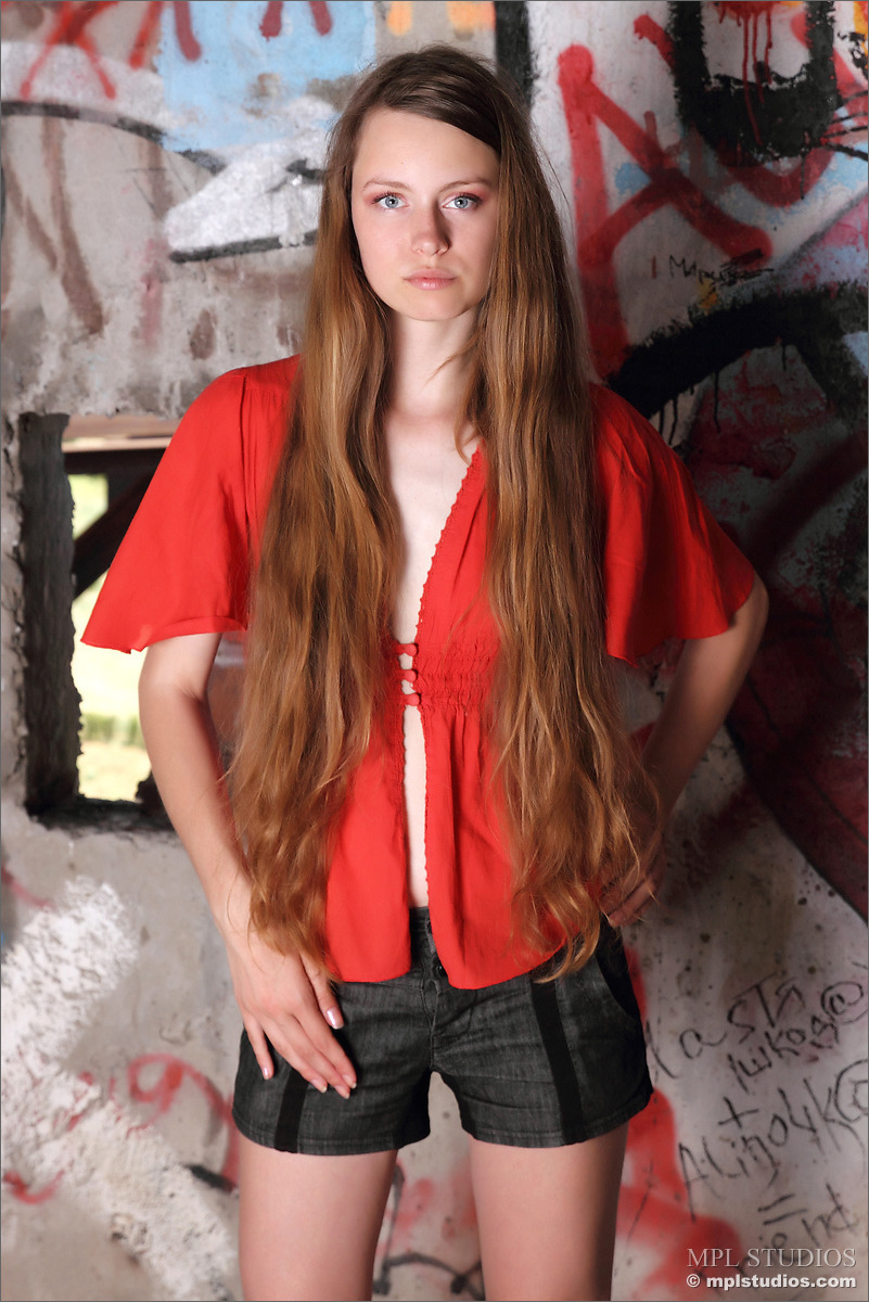 Photo #2 of Nikita posing in Nude Graffiti