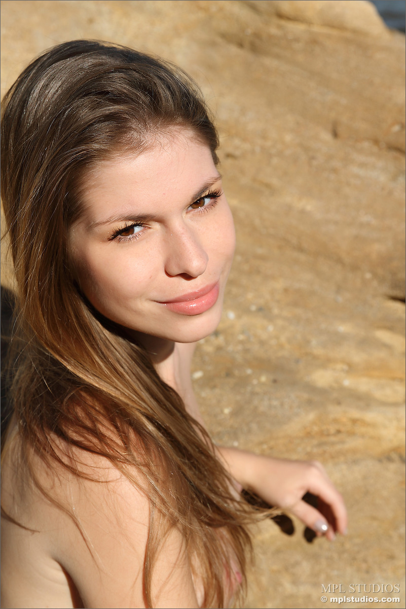 Photo #4 of Olesya posing in Sandstone Beach