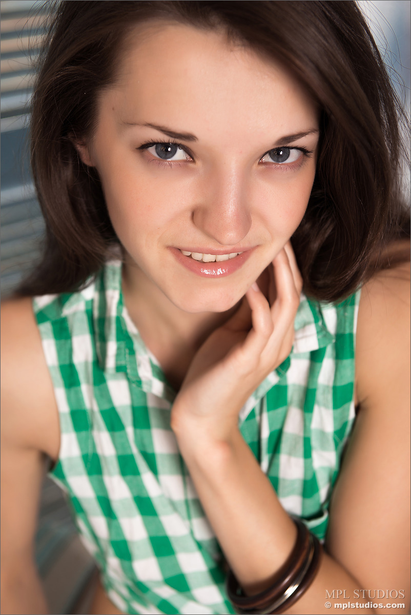 Photo #1 of Siera posing in Feeling Friendly