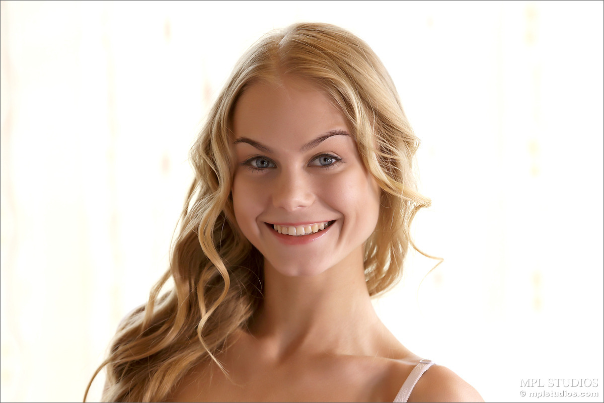 Photo #1 of Erika posing in Golden Beauty
