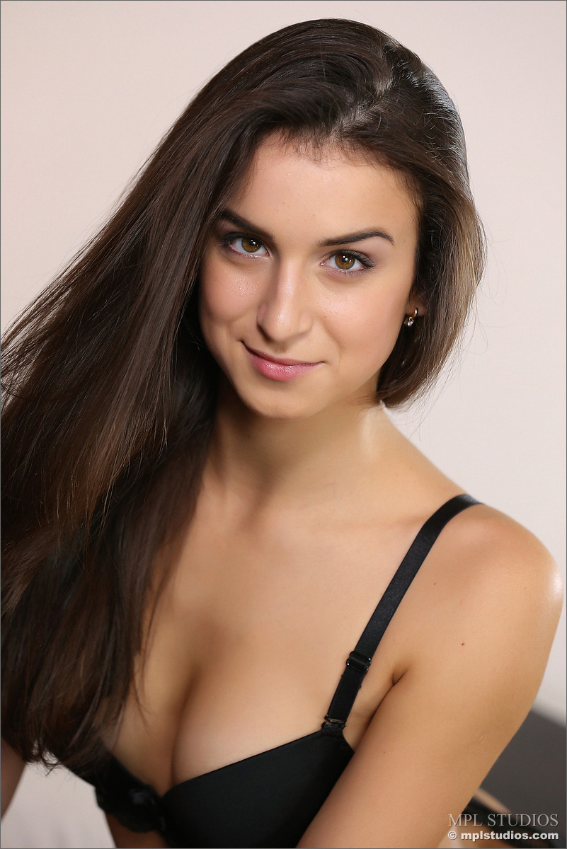 Photo #1 of Kat posing in Closer Now