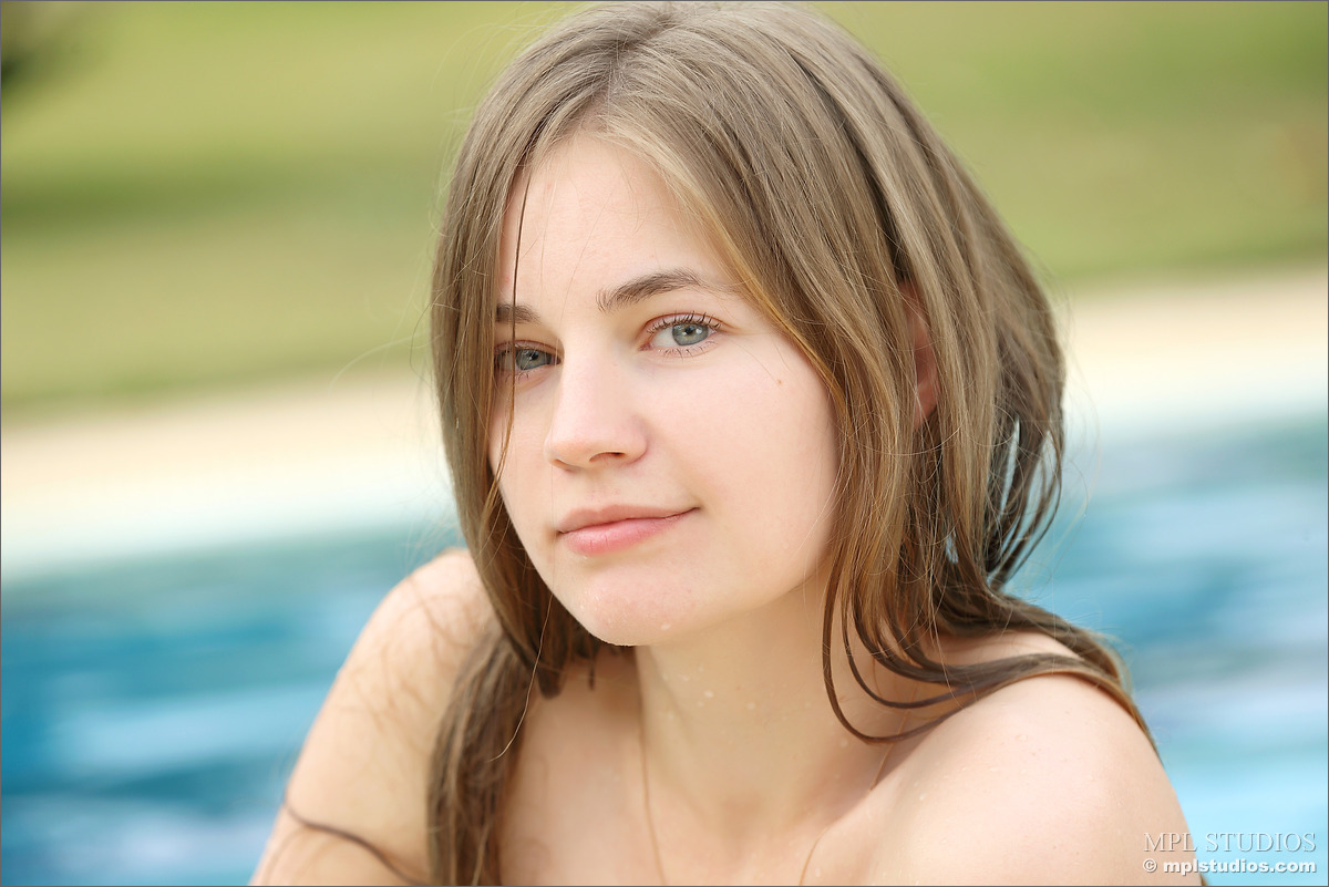 Photo #1 of Paloma posing in Cool Down