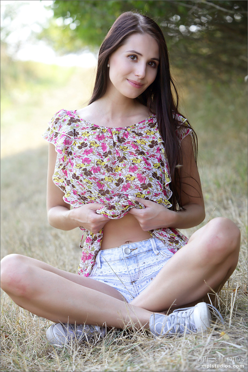 Photo #2 of Vanessa A posing in Behind the Bush