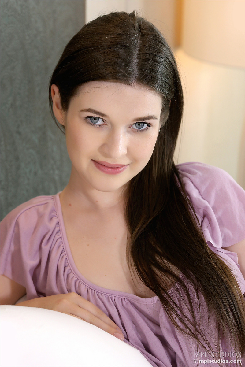 Photo #1 of Amelia posing in Ivory Angel
