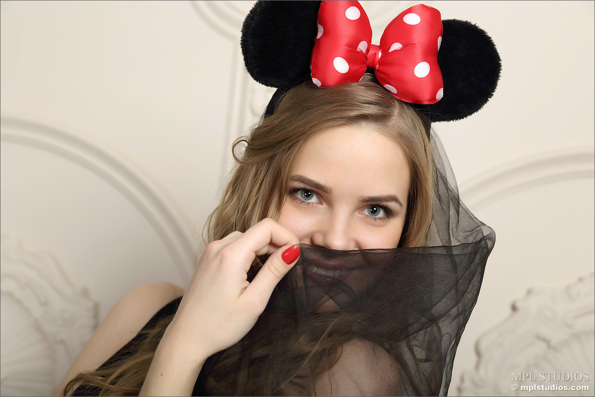 Photo #1 of Carolina posing in Playful Minnie