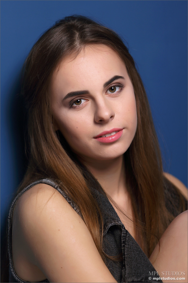 Photo #1 of Gracie posing in Two Pillows