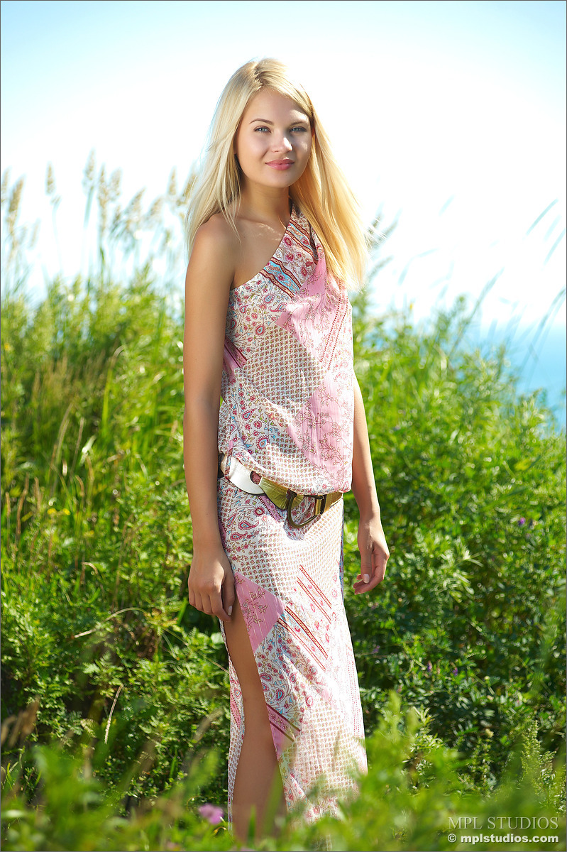 Photo #1 of Talia posing in Talias Collectors Cut: 5