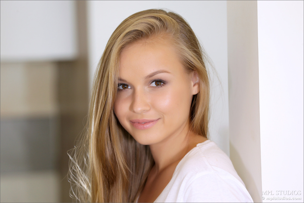 Photo #1 of Taya posing in Get Closer