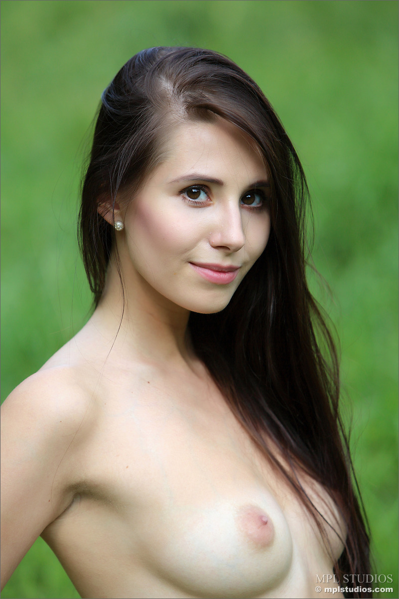 mplstudios vanessa Vanessa A | Green Grass of Home - MPL Studios free gallery.
